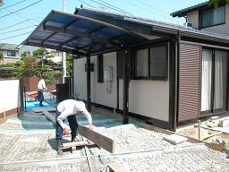 カーポート施工中